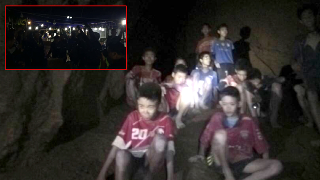ซีลสุดดีใจ! ตะโกนก้องทั่ว "ถ้ำหลวง" หลังพบ 13 ชีวิต ซีลสุดดีใจ! ตะโกนก้องทั่ว "ถ้ำหลวง" หลังพบ 13 ชีวิต
