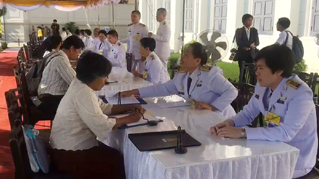 สำนักพระราชวัง เปิดให้ประชาชนลงนามถวายพระพร สมเด็จพระเจ้าอยู่หัว เนื่องในโอกาสวันเฉลิมพระชนมพรรษา สำนักพระราชวัง เปิดให้ประชาชนลงนามถวายพระพร สมเด็จพระเจ้าอยู่หัว เนื่องในโอกาสวันเฉลิมพระชนมพรรษา