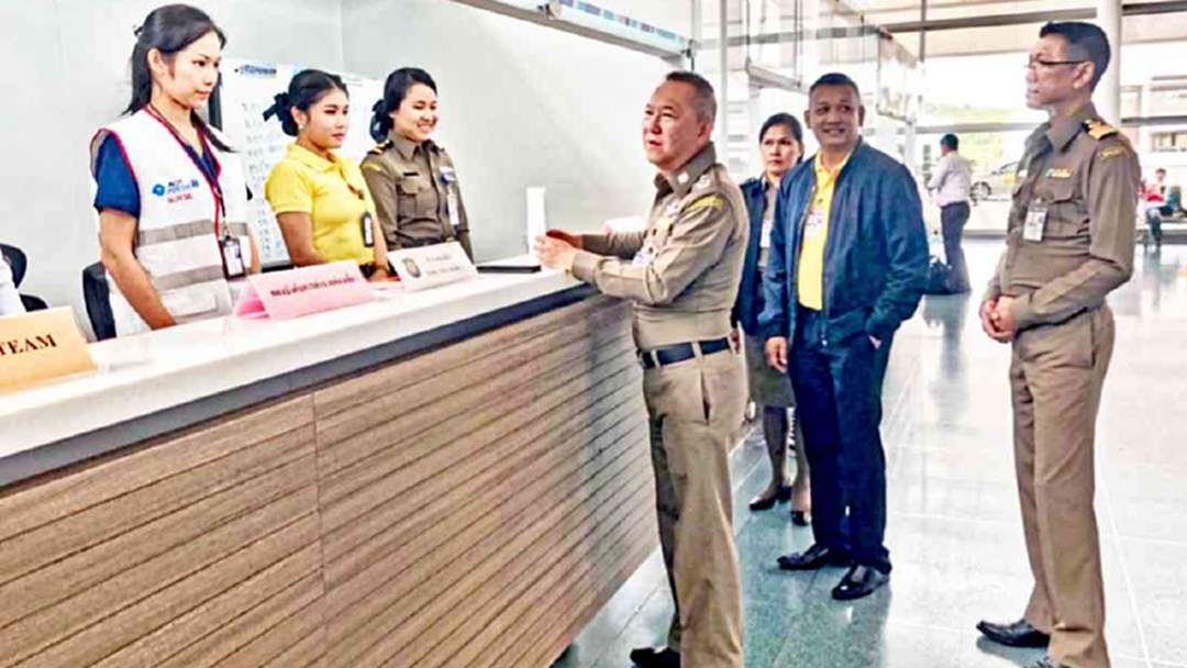 ตม.สนามบิน ตั้งศูนย์ช่วยผู้ประสบเหตุ ญาติ เหตุเรือล่มภูเก็ต ตม.สนามบิน ตั้งศูนย์ช่วยผู้ประสบเหตุ ญาติ เหตุเรือล่มภูเก็ต