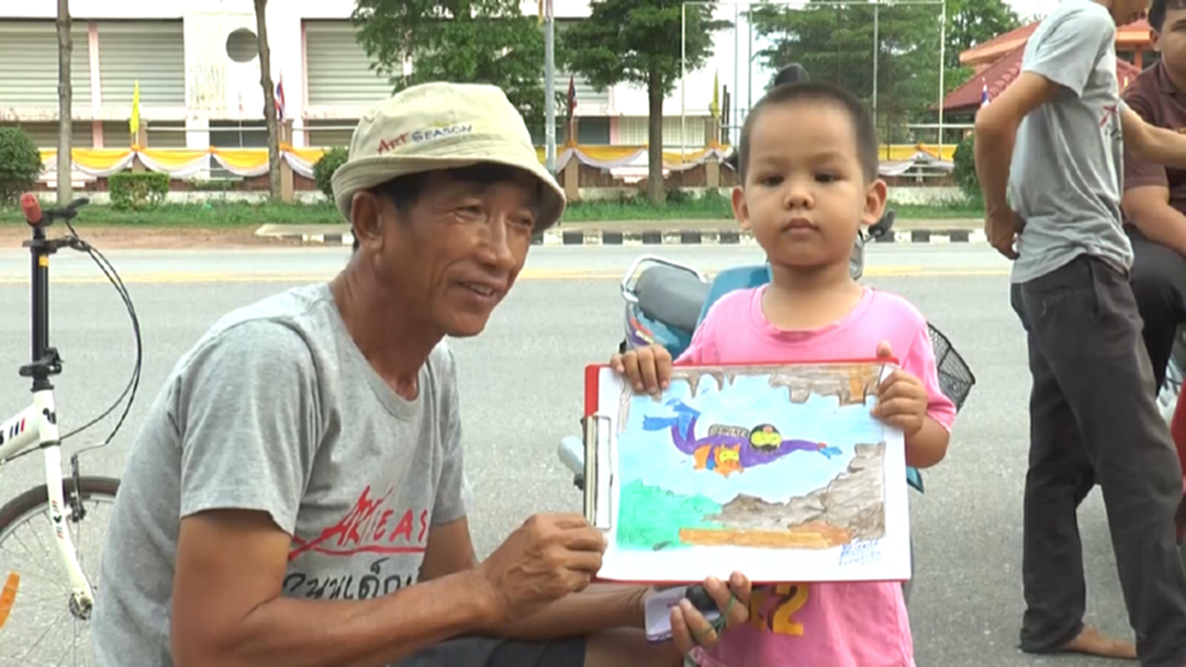 ครูชัยนาท ปลูกฝังนักเรียนรู้จัก “ฮีโร่ถ้ำหลวง”ผ่านการวาดภาพ