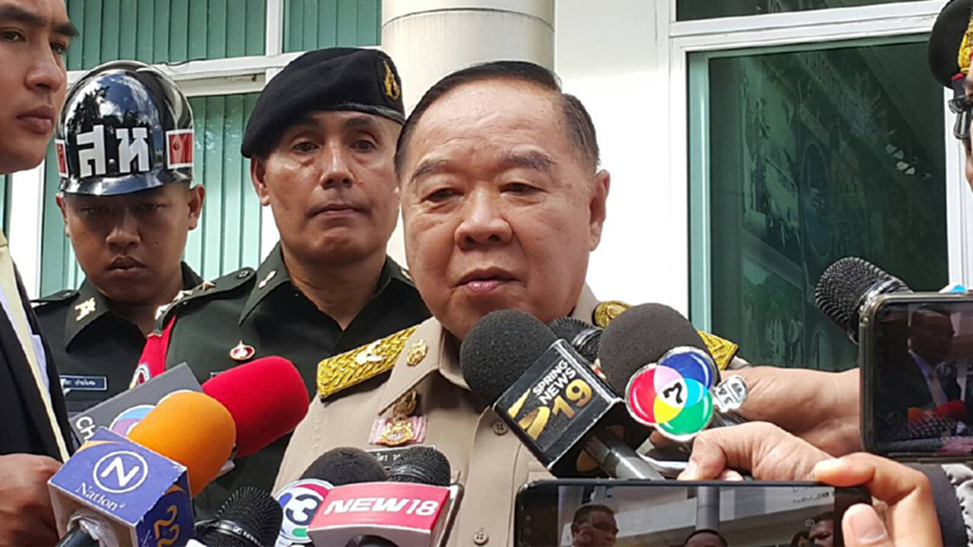 "ประวิตร" ไม่มั่นใจ 13 ชีวิตในถ้ำหลวง ติดอยู่พัทยาบีชหรือไม่ "ประวิตร" ไม่มั่นใจ 13 ชีวิตในถ้ำหลวง ติดอยู่พัทยาบีชหรือไม่