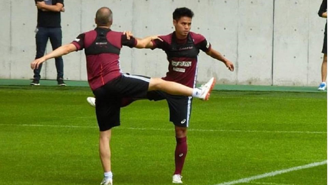 ซ้อมกับแชมป์โลก! "ธีราธร" จับคู่ซ้อม "อิเนียสต้า" ก่อนลุยศึกเจลีก สุดสัปดาห์นี้ ซ้อมกับแชมป์โลก! "ธีราธร" จับคู่ซ้อม "อิเนียสต้า" ก่อนลุยศึกเจลีก สุดสัปดาห์นี้