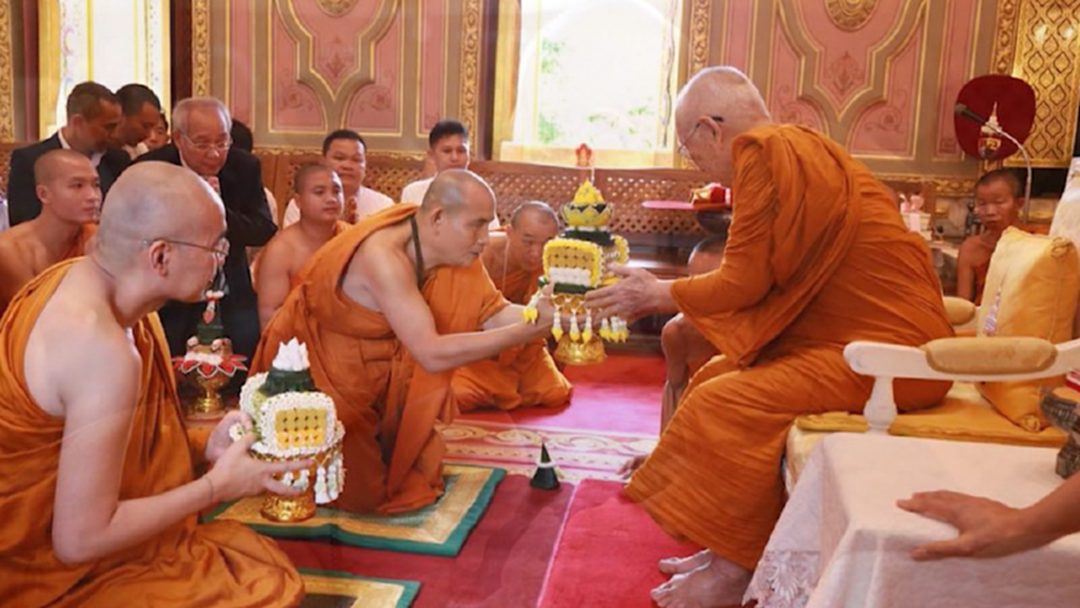 สมเด็จพระสังฆราชประทานพระวโรกาสให้พระครูบาบุญชุ่ม สมเด็จพระสังฆราชประทานพระวโรกาสให้พระครูบาบุญชุ่ม