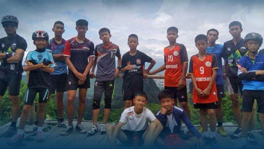 ขอดูสุขภาพก่อน!! ส.บอลขอบคุณ “ฟีฟ่า” เชิญหมูป่า 13 ชีวิตดูนัดชิงบอลโลก ขอดูสุขภาพก่อน!! ส.บอลขอบคุณ “ฟีฟ่า” เชิญหมูป่า 13 ชีวิตดูนัดชิงบอลโลก