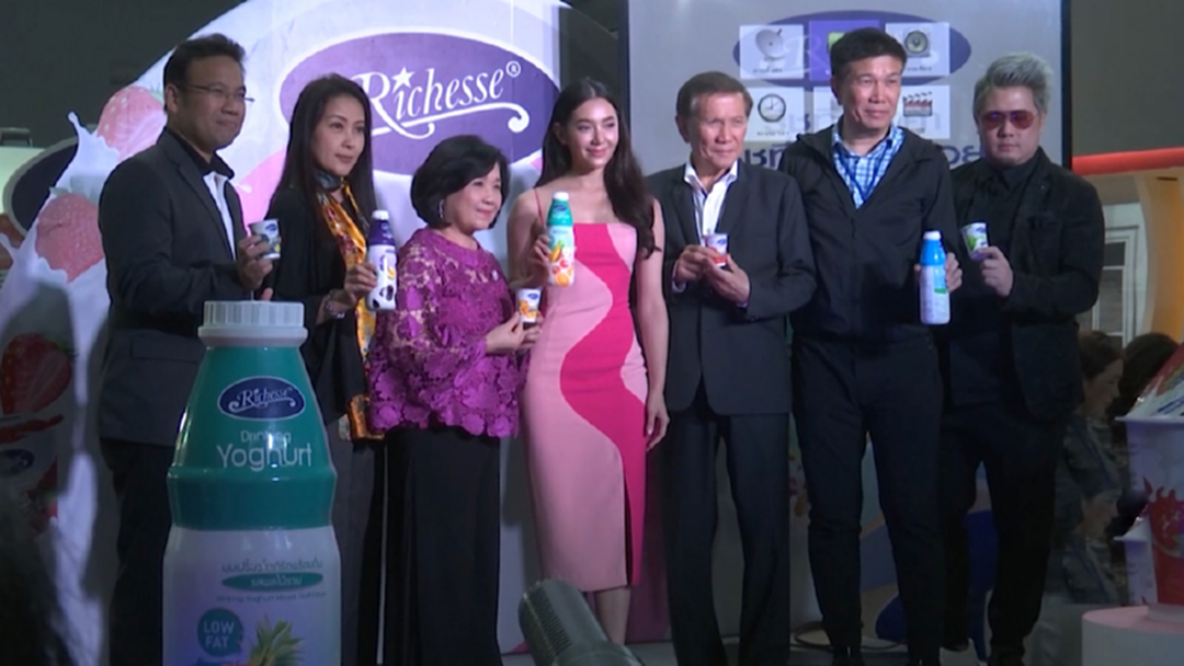 เบลล่า พรีเซ็นเตอร์คนแรกของริชเชส เบลล่า พรีเซ็นเตอร์คนแรกของริชเชส