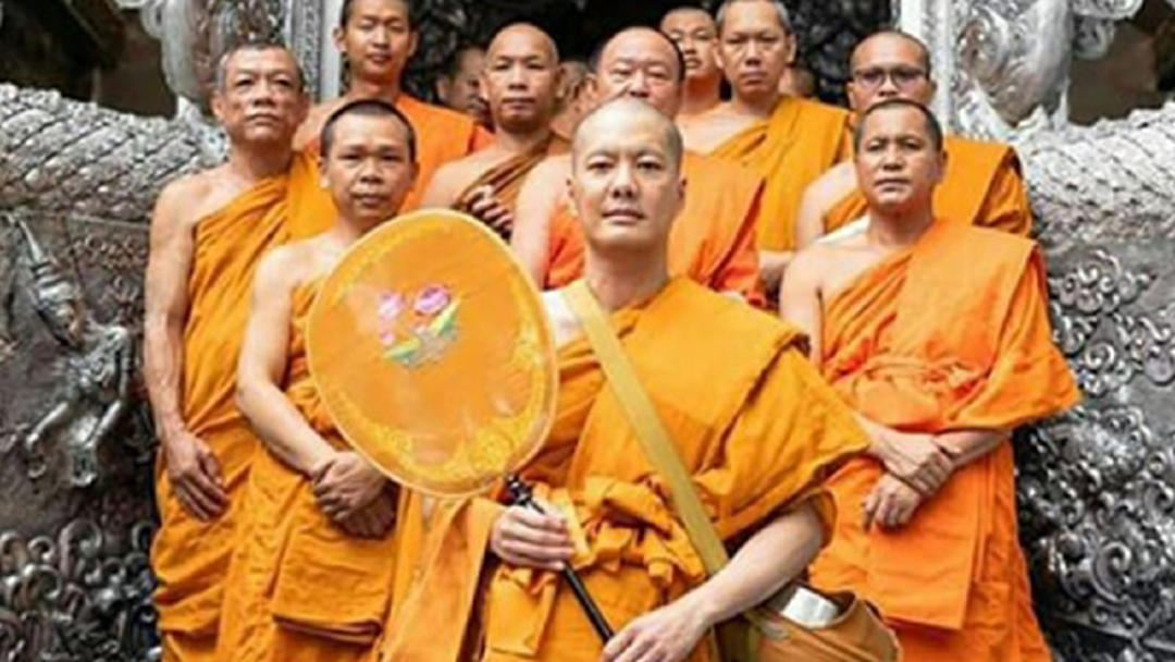"เคลลี่ ธนะพัฒน์" เข้าสู่ร่มกาสาวพัสตร์ วัดศรีสุพรรณ จ.เชียงใหม่