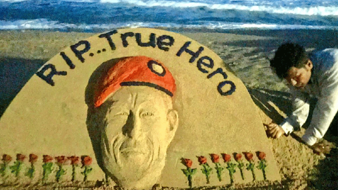 Sand artistอินเดีย สร้างประติมากรรมทราย ไว้อาลัยจ่าแซม Sand artistอินเดีย สร้างประติมากรรมทราย ไว้อาลัยจ่าแซม
