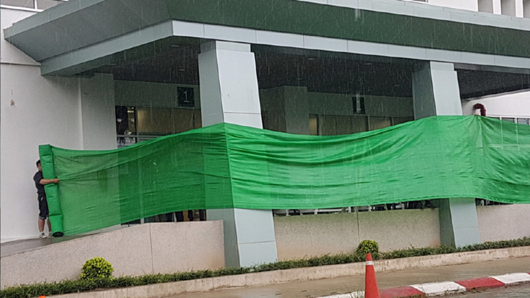 ไข่ในหิน ! ปิดกั้นโรงพยาบาลเชียงรายรอบด้าน ป้องกันการส่องให้สื่อออกนอกพื้นที่ ไข่ในหิน ! ปิดกั้นโรงพยาบาลเชียงรายรอบด้าน ป้องกันการส่องให้สื่อออกนอกพื้นที่