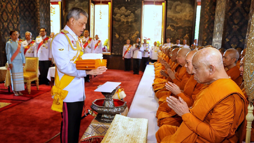 "สมเด็จพระเจ้าอยู่หัว" ถวายผ้าพระกฐิน วัดบวรนิเวศ - วัดมหาธาตุ "สมเด็จพระเจ้าอยู่หัว" ถวายผ้าพระกฐิน วัดบวรนิเวศ - วัดมหาธาตุ
