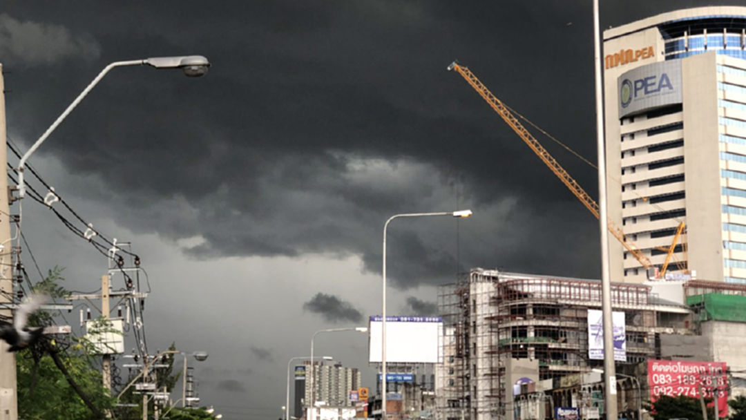 ฝนกระหน่ำทั่วกรุง ทำจราจรวันหยุดติดหนัก แนะเลี่ยงรัชดา - พระราม9 ฝนกระหน่ำทั่วกรุง ทำจราจรวันหยุดติดหนัก แนะเลี่ยงรัชดา - พระราม9