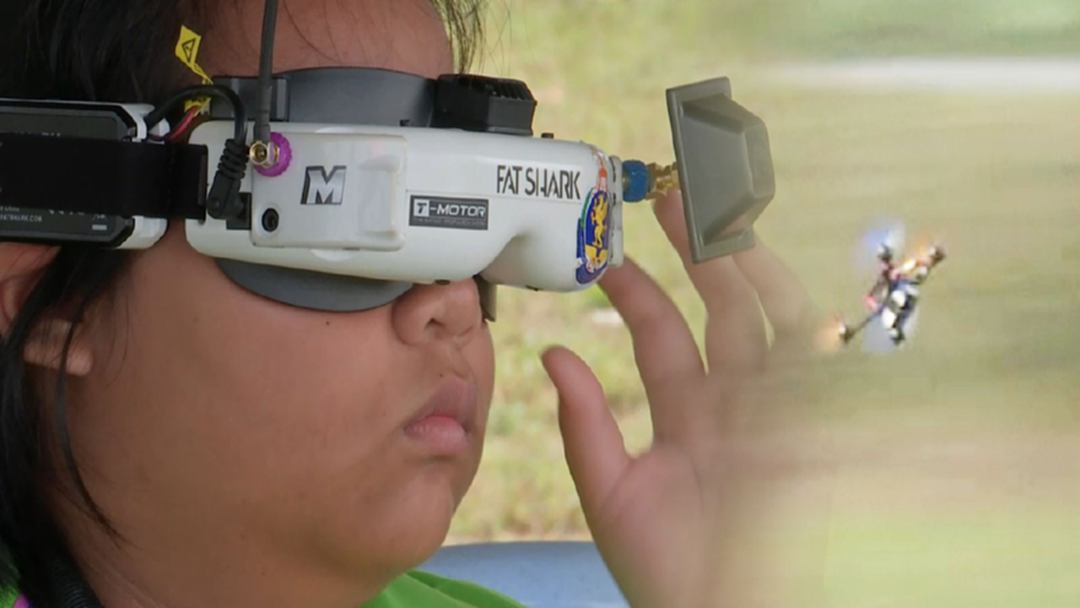 แชมป์โลกหน้านิ่ง! “น้องมิลค์” บินโดรนคว้าทอง “เจียงฮายเกมส์” [คลิป]