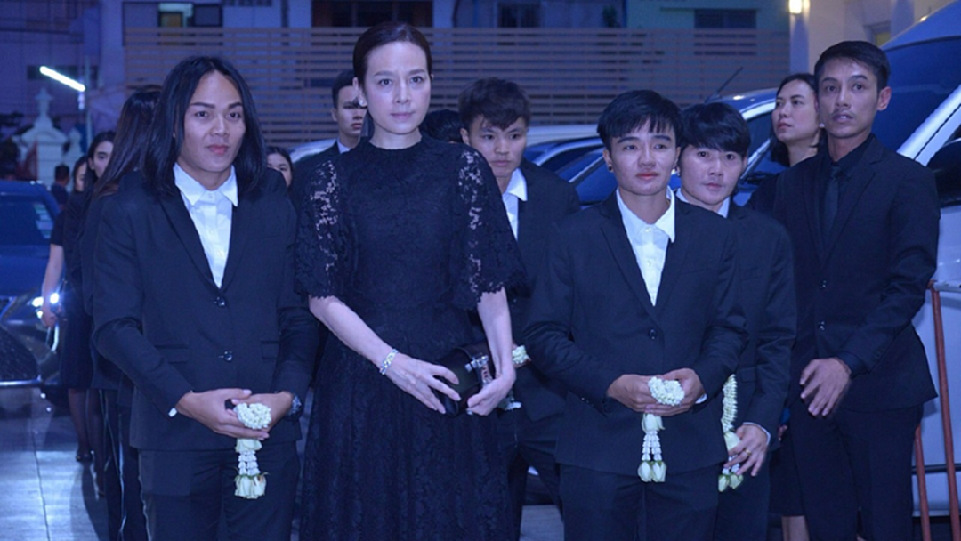 ร่วมอาลัย! “มาดามแป้ง” นำทัพ "ชบาแก้ว" เคารพศพ “เจ้าสัววิชัย” ร่วมอาลัย! “มาดามแป้ง” นำทัพ "ชบาแก้ว" เคารพศพ “เจ้าสัววิชัย”
