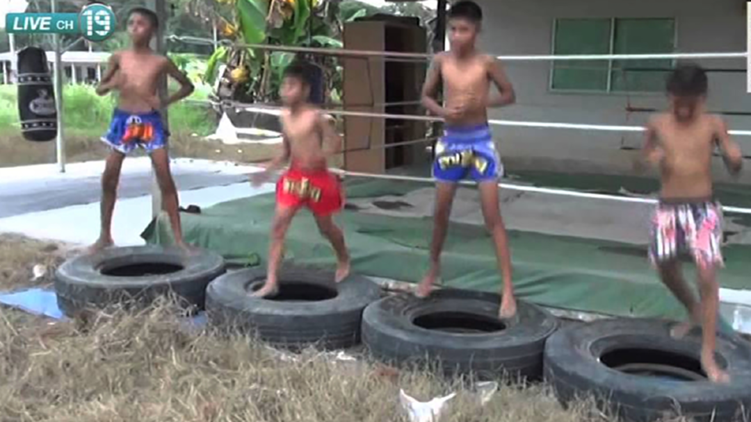 “นักมวยเด็ก” ชีวิตสุดเสี่ยง “สมองพัง-ไอคิวต่ำ” “นักมวยเด็ก” ชีวิตสุดเสี่ยง “สมองพัง-ไอคิวต่ำ”