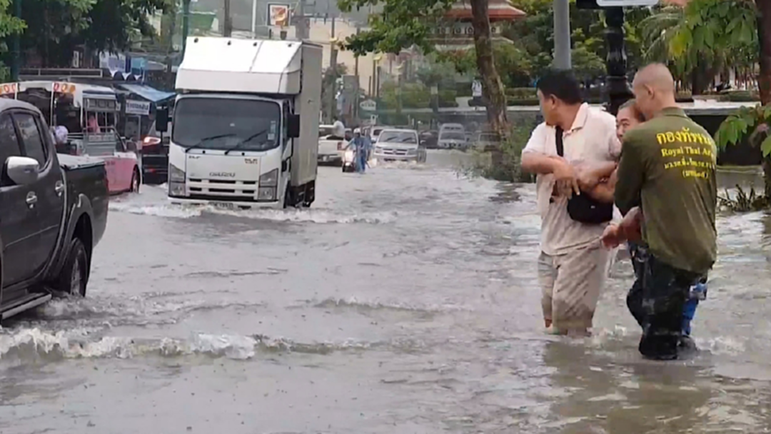 ฝนถล่มชุมพรหนัก 7 อำเภอ ตาย 1 หาย 1 ฝนถล่มชุมพรหนัก 7 อำเภอ ตาย 1 หาย 1