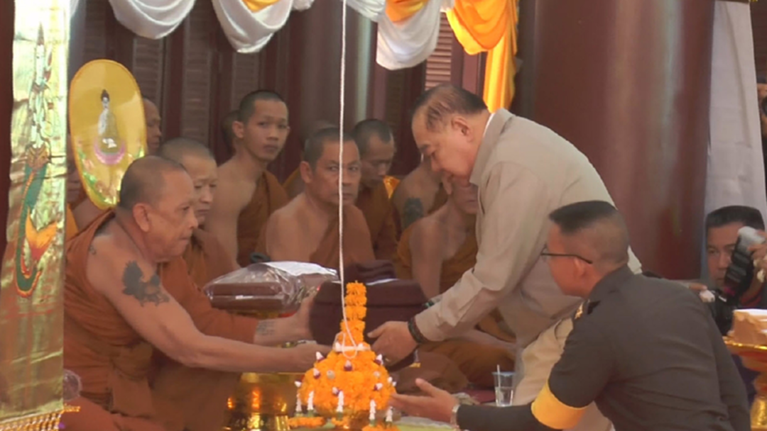 "บิ๊กป้อม" แจงปมดราม่าเงินกฐิน 32ล้าน ย้ำเลือกตั้งจะสะดุดเพราะคุมไม่ได้ "บิ๊กป้อม" แจงปมดราม่าเงินกฐิน 32ล้าน ย้ำเลือกตั้งจะสะดุดเพราะคุมไม่ได้