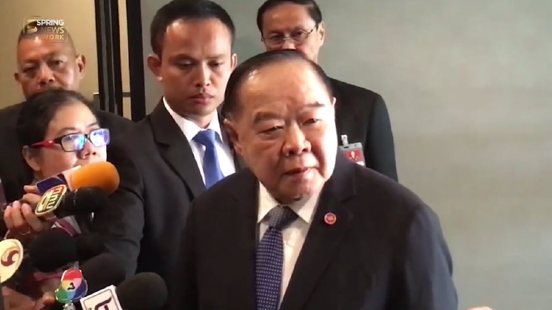 "ลุงป้อม" เปรยเรื่องปลดล็อกพรรคการเมือง "ลุงป้อม" เปรยเรื่องปลดล็อกพรรคการเมือง