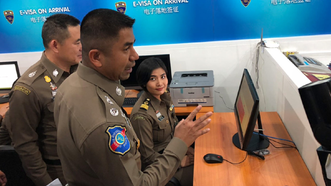สตม.พัฒนาคุณภาพ E-VOA ลดความแออัดรอคิวของนักท่องเที่ยว สตม.พัฒนาคุณภาพ E-VOA ลดความแออัดรอคิวของนักท่องเที่ยว