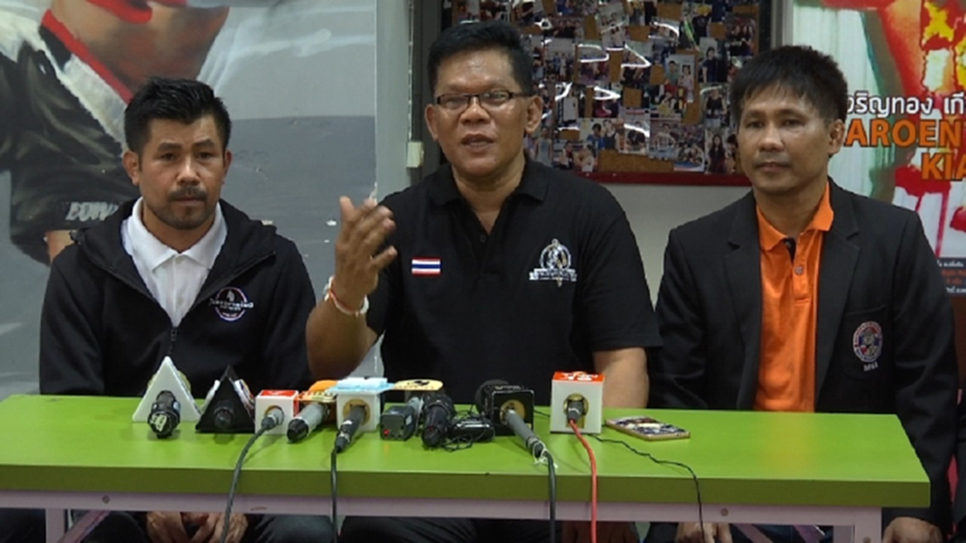 ไม่เห็นด้วย! "ขาวผ่อง-เจริญทอง"นำทีม "นายขนมต้ม" แถลงค้าน "ห้ามมวยเด็กต่อย" ไม่เห็นด้วย! "ขาวผ่อง-เจริญทอง"นำทีม "นายขนมต้ม" แถลงค้าน "ห้ามมวยเด็กต่อย"