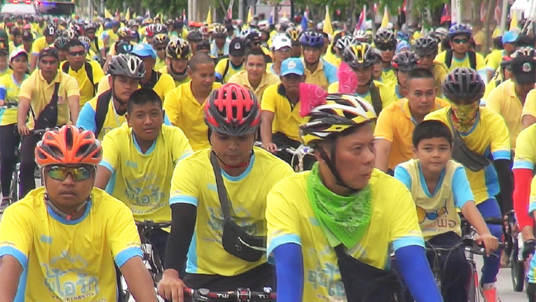 ทั่วไทยร่วมกิจกรรม Bike อุ่นไอรัก อย่างพร้อมเพรียง [คลิป]