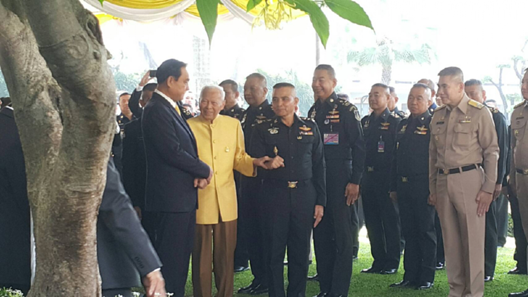 "ป๋าเปรม" เปิดบ้านรับคณะนายกฯ บรรยากาศชื่นมื่น "ป๋าเปรม" เปิดบ้านรับคณะนายกฯ บรรยากาศชื่นมื่น