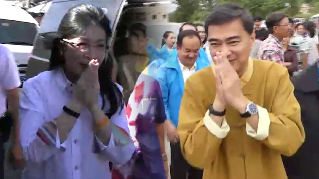 นักการเมืองลงพื้นที่คึก ! มือไม้อ่อนไหว้แหลก เพื่อไทยยันส่ง “เสาไฟฟ้า” ลงก็ชนะ นักการเมืองลงพื้นที่คึก ! มือไม้อ่อนไหว้แหลก เพื่อไทยยันส่ง “เสาไฟฟ้า” ลงก็ชนะ