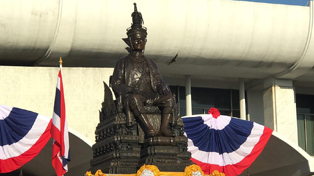 ถวายบังคมพระบรมราชานุสาวรีย์ ร.7 เนื่องในวันรัฐธรรมนูญ ถวายบังคมพระบรมราชานุสาวรีย์ ร.7 เนื่องในวันรัฐธรรมนูญ