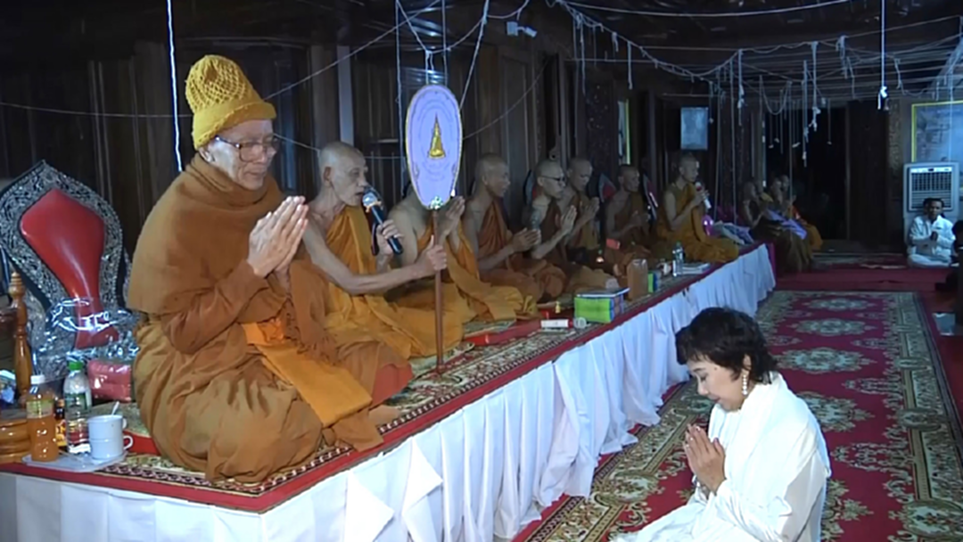 ยิ่งใหญ่ ไทย - กัมพูชา "หลวงพ่อพุฒ" เชิญสวดมนต์ข้ามปี 2 แผ่นดิน [คลิป]