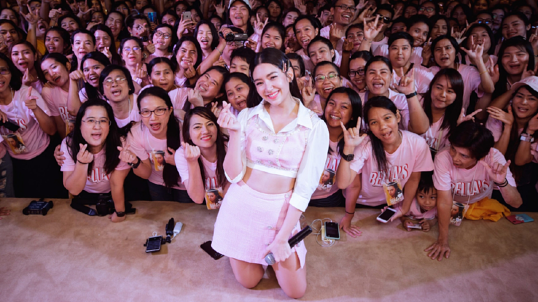 “เบลล่า” รักล้นฮอลล์ ฉลอง เบิร์ดเดย์ & แฟนมีท อบอุ่น “เบลล่า” รักล้นฮอลล์ ฉลอง เบิร์ดเดย์ & แฟนมีท อบอุ่น