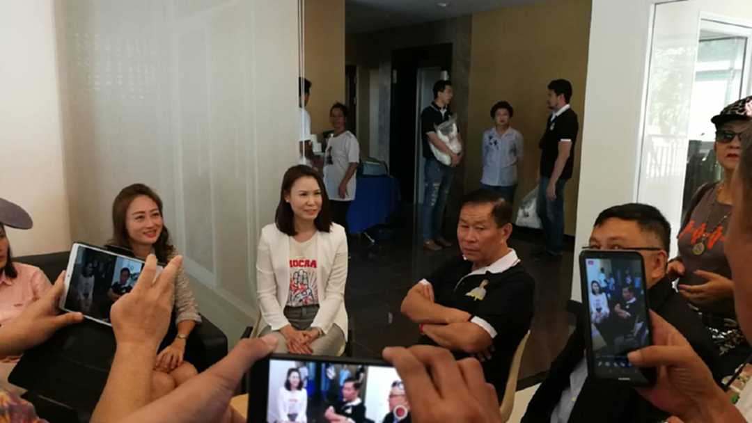 ดูดส.ส.เรื่องค้ามนุษย์?? “เสรีพิศุทธ์” เล็งฟ้องพรรคใหญ่ อ้างผิดกม.ค้ามนุษย์-ฟอกเงิน ดูดส.ส.เรื่องค้ามนุษย์?? “เสรีพิศุทธ์” เล็งฟ้องพรรคใหญ่ อ้างผิดกม.ค้ามนุษย์-ฟอกเงิน