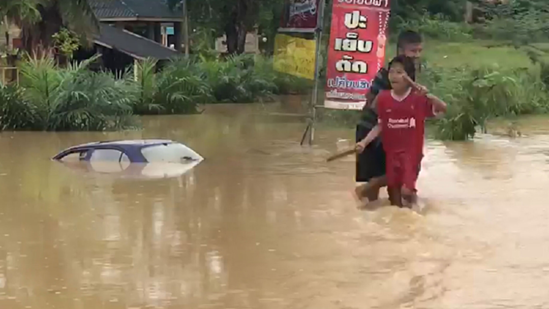 "พัทลุง" อ่วมน้ำท่วมขยายวงกว้าง ยังเพิ่มระดับต่อเนื่องหลายอำเภอ [คลิป]