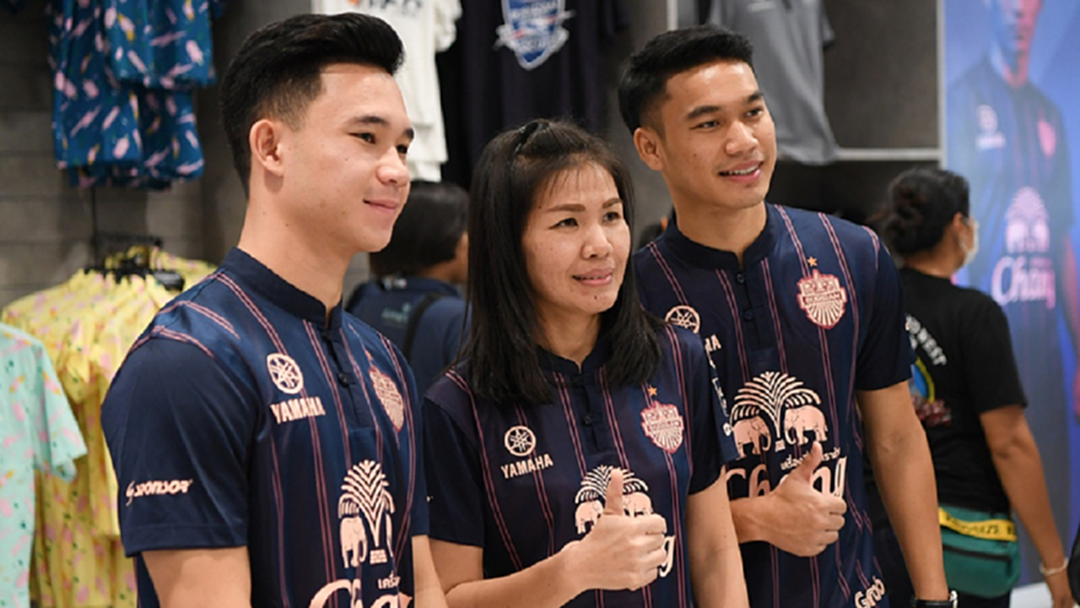 ยอดถล่มทลาย!! “บุรีรัมย์” ขายเสื้อฤดูกาลใหม่วันแรกทะลุ 4 หมื่นตัว ยอดถล่มทลาย!! “บุรีรัมย์” ขายเสื้อฤดูกาลใหม่วันแรกทะลุ 4 หมื่นตัว