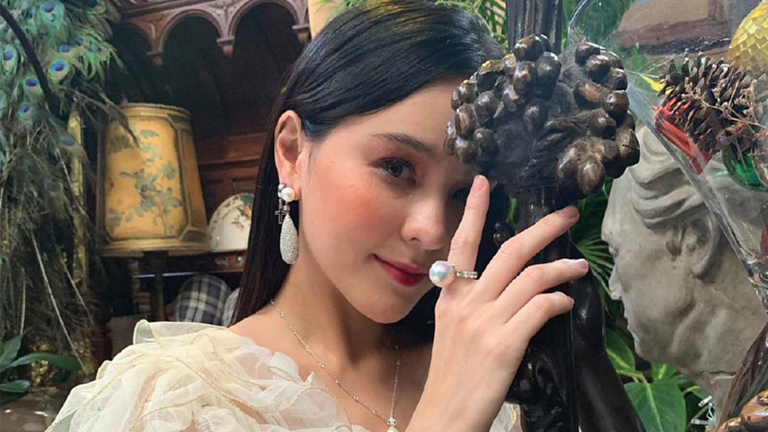น่ารักอะ! เบื้องหลัง "ออม สุชาร์" ขึ้นปก Magazine ร่วมส่งความสุข เปรี้ยว เซ็กซี่รับปีกุน น่ารักอะ! เบื้องหลัง "ออม สุชาร์" ขึ้นปก Magazine ร่วมส่งความสุข เปรี้ยว เซ็กซี่รับปีกุน