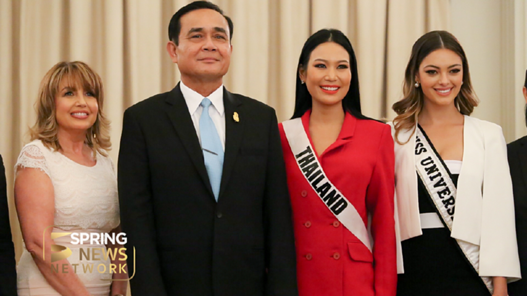 ประมวลภาพ "มิสยูนิเวิร์ส พร้อมคณะ เข้าพบนายกฯ"