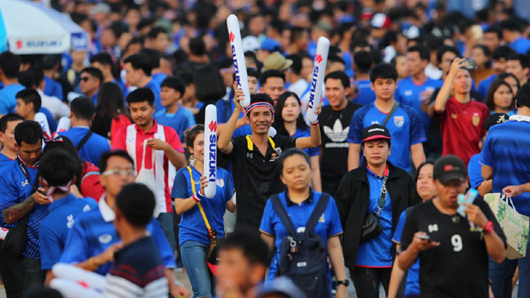 บรรยากาศก่อนเกม “ช้างศึก” ทีมชาติไทย ลงสนามพบ "เสือเหลือง" มาเลเซีย