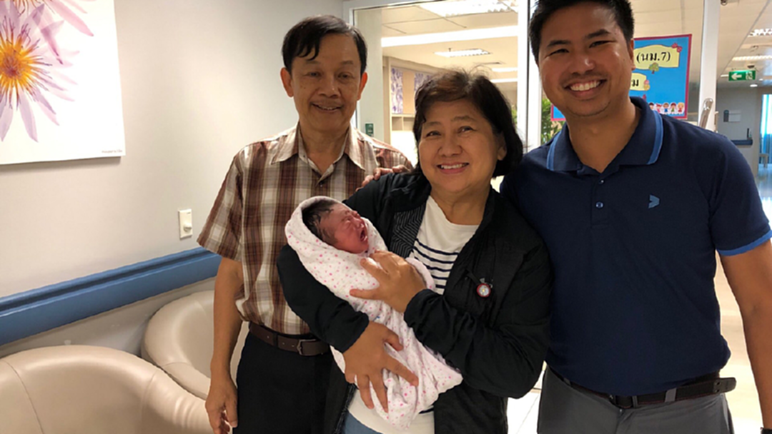ลูกชายจ้า!! ล้มทฤษฎี “มนุษย์พันธุ์ใหม่” ทายาทเด็กหลอดแก้วคนแรกของไทย ลูกชายจ้า!! ล้มทฤษฎี “มนุษย์พันธุ์ใหม่” ทายาทเด็กหลอดแก้วคนแรกของไทย