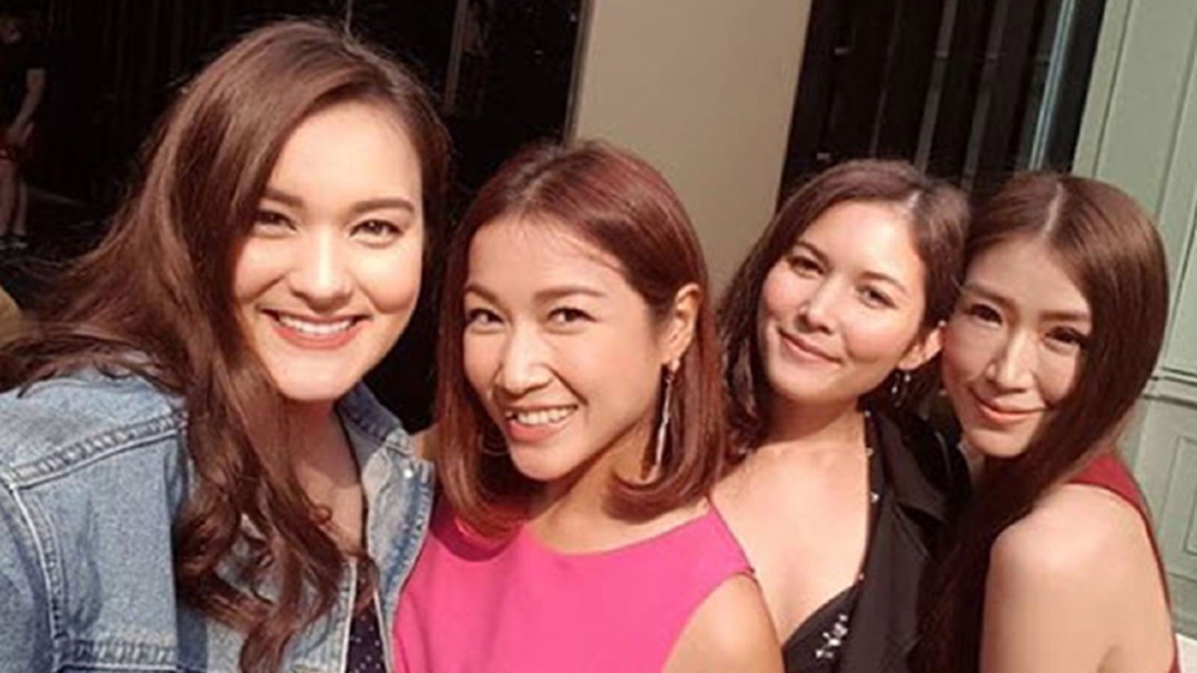 "นาตาลี-เอิร์น-พิน-แจ๊สกี้" โพสต์รูปรวมตัวเฉพาะกิจ แฟนคลับบอกคิดถึงมาก! "นาตาลี-เอิร์น-พิน-แจ๊สกี้" โพสต์รูปรวมตัวเฉพาะกิจ แฟนคลับบอกคิดถึงมาก!