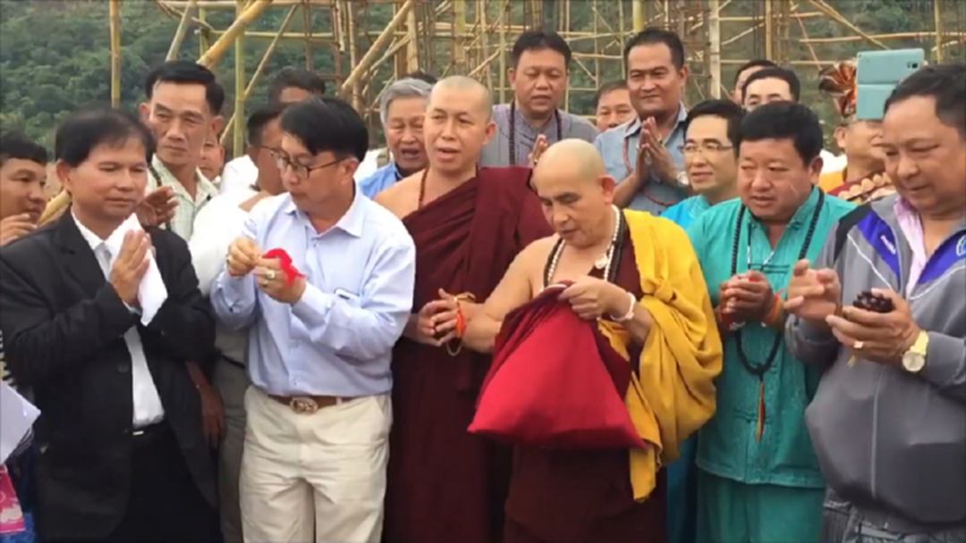 คนทะลักด่านแม่สาย!ลูกศิษย์แห่ร่วมงานวันเกิด"ครูบาบุญชุ่ม" 55 ปี 35 พรรษา