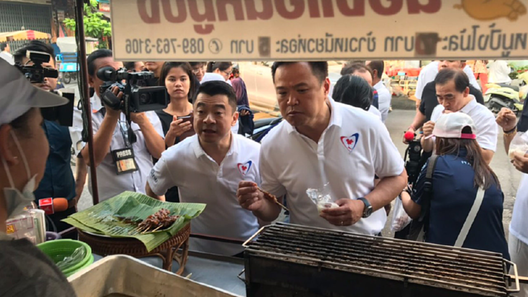 "ภูมิใจไทย" ประเดิมลงพื้นที่ สวนธนบุรีรมย์ "อนุทิน" ลั่น นี่คือเวลาของประชาธิปไตย "ภูมิใจไทย" ประเดิมลงพื้นที่ สวนธนบุรีรมย์ "อนุทิน" ลั่น นี่คือเวลาของประชาธิปไตย