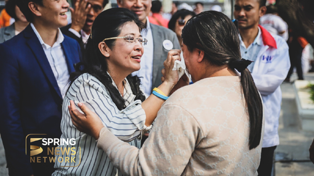 ประมวลภาพ "สุดารัตน์ ลงพื้นที่ฝั่งธนฯเตรียมยุทธศาสตร์การเลือกตั้งพรรคเพื่อไทย" ประมวลภาพ "สุดารัตน์ ลงพื้นที่ฝั่งธนฯเตรียมยุทธศาสตร์การเลือกตั้งพรรคเพื่อไทย"