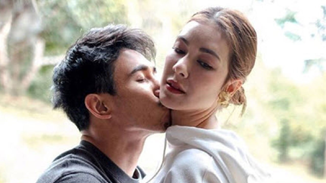 "โบว์-ก๊อต"ทำคนโสดใจจะขาด โชว์หอมซอกคอช็อตหวานบาดตาบาดใจส่งท้ายปี