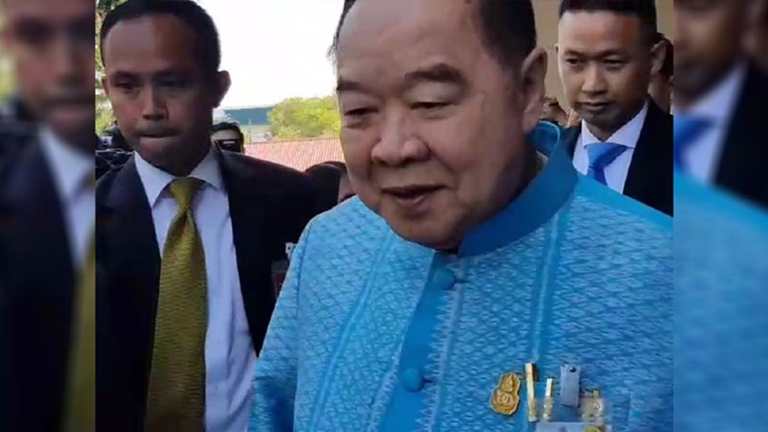 ไม่ตอบสื่อทุกประเด็น... "บิ๊กป้อม" เดินขึ้นรถทันทีหลังประชุม ครม.เสร็จ ไม่ตอบสื่อทุกประเด็น... "บิ๊กป้อม" เดินขึ้นรถทันทีหลังประชุม ครม.เสร็จ