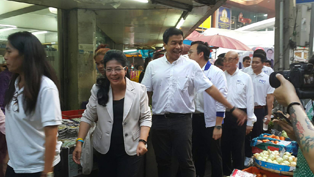 จับมือเหนียวแน่น "หญิงหน่อย" ควง "ชัชชาติ" ลงพื้นที่ ย้ำไม่มีรอยร้าวระหว่างกัน จับมือเหนียวแน่น "หญิงหน่อย" ควง "ชัชชาติ" ลงพื้นที่ ย้ำไม่มีรอยร้าวระหว่างกัน