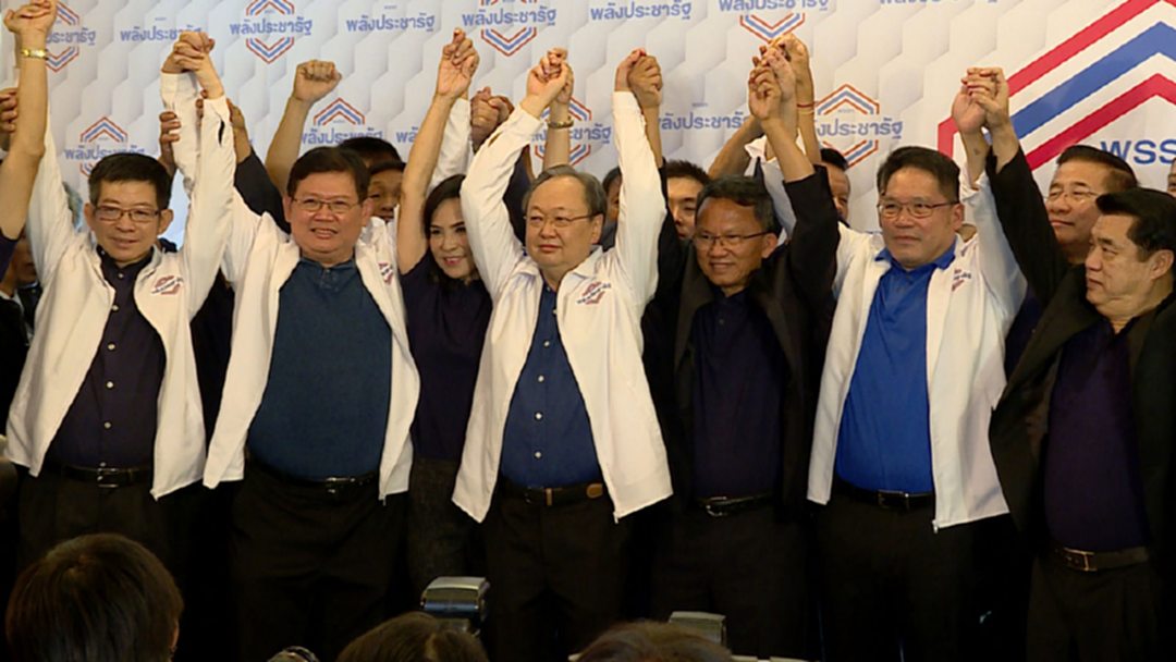 เสี่ยแฮงค์ขำ ! สุดารัตน์ด่านายตัวเองปมเป๋าตุง กระทบทักษิณ ย้ำ “สุริยะ” บริสุทธิ์ เสี่ยแฮงค์ขำ ! สุดารัตน์ด่านายตัวเองปมเป๋าตุง กระทบทักษิณ ย้ำ “สุริยะ” บริสุทธิ์
