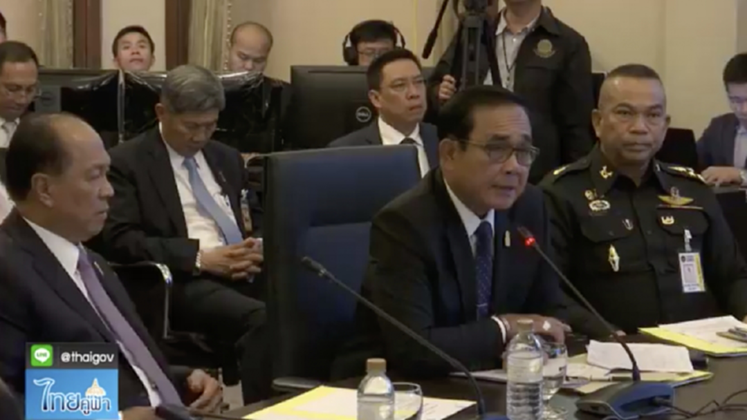 นายกฯย้ำ รัฐบาลพร้อมรับมือพายุปาบึก ขอประชาชนอย่าตื่นตระหนก นายกฯย้ำ รัฐบาลพร้อมรับมือพายุปาบึก ขอประชาชนอย่าตื่นตระหนก