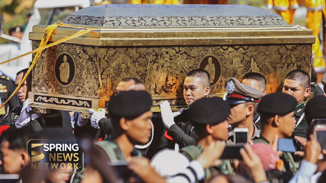 ประมวลภาพ "เคลื่อนแล้ว!! สรีระสังขารหลวงพ่อคูณ" ประมวลภาพ "เคลื่อนแล้ว!! สรีระสังขารหลวงพ่อคูณ"