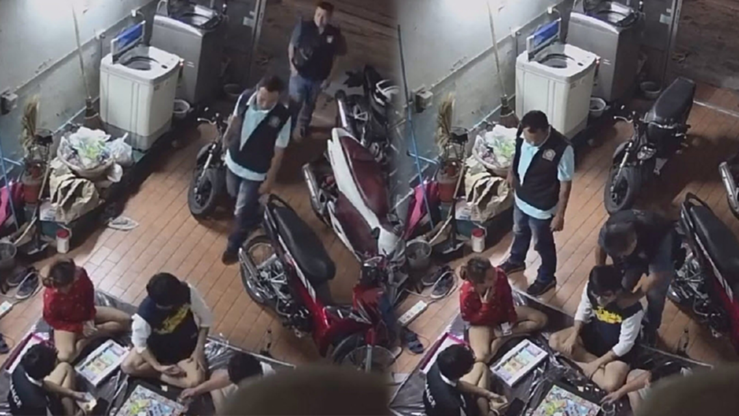 เขินหนักมาก! ตำรวจย่องรวบนึกว่าวงไพ่ สุดท้ายแค่เล่นเกมเศรษฐี [คลิป]
