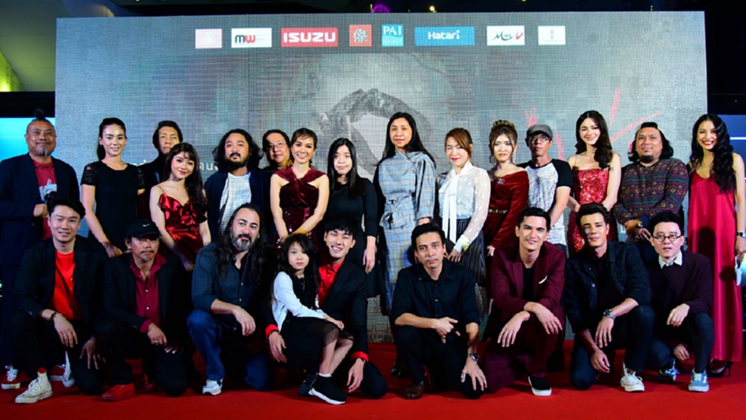 เดวิด-ชิน-กวาง-หน่อง นำทีมพิสูจน์ความหลอนรอบปฐมทัศน์ภาพยนตร์ "แช่ง" เดวิด-ชิน-กวาง-หน่อง นำทีมพิสูจน์ความหลอนรอบปฐมทัศน์ภาพยนตร์ "แช่ง"