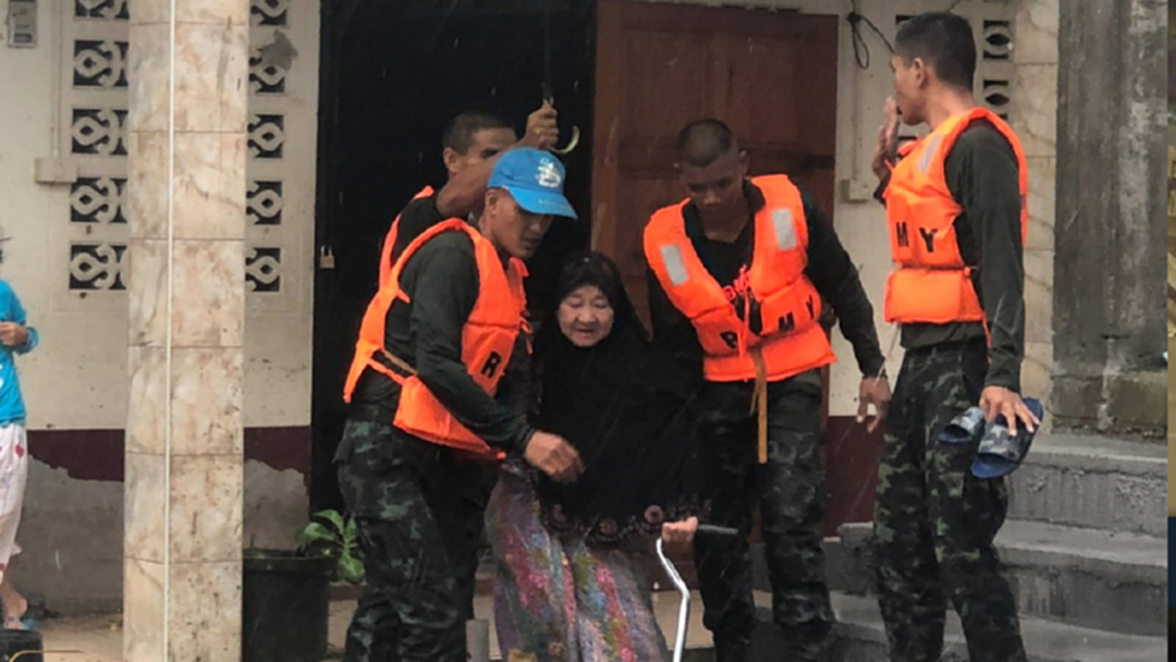 ไทยพาณิชย์ พร้อมช่วยเหลือลูกค้าเต็มที่ ในพื้นที่ประสบภัยจากพายุปาบึก ไทยพาณิชย์ พร้อมช่วยเหลือลูกค้าเต็มที่ ในพื้นที่ประสบภัยจากพายุปาบึก