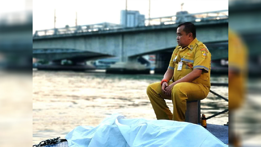 เจ้าหน้าที่มูลนิธินั่งเฝ้าศพยันเช้า เหตุ ตร.เกี่ยงกันทำคดี "กฤษณะ" รับพนักงานสอบสวนทำงานล่าช้า เจ้าหน้าที่มูลนิธินั่งเฝ้าศพยันเช้า เหตุ ตร.เกี่ยงกันทำคดี "กฤษณะ" รับพนักงานสอบสวนทำงานล่าช้า
