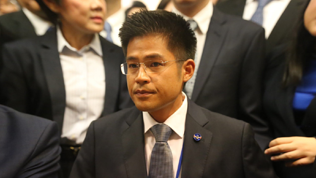 "เฉลิมเกียรติ" ปัดส่งสันติบาลตรวจบ้าน "ปรีชาพล" ด้านพ่อไม่ทราบเรื่อง "เฉลิมเกียรติ" ปัดส่งสันติบาลตรวจบ้าน "ปรีชาพล" ด้านพ่อไม่ทราบเรื่อง